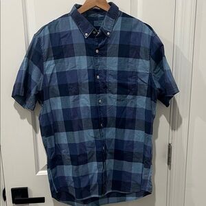 GAP Men's Navy and‎ Light Blue Plaid Short Sleeve Shirt Size Large